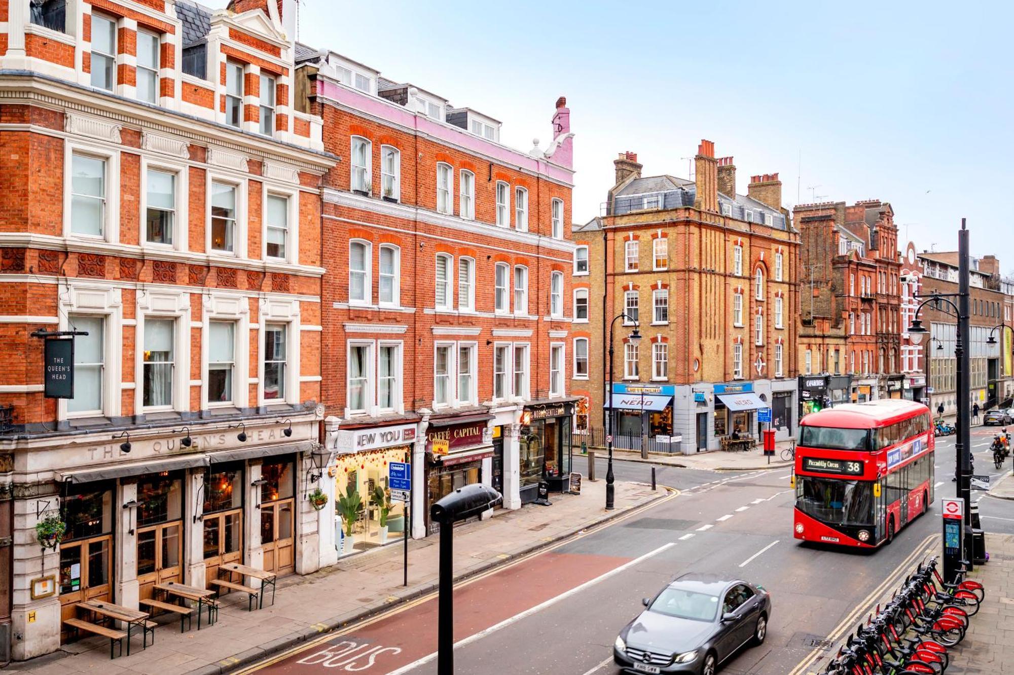 2 Bedroom In Center Of London Exterior photo